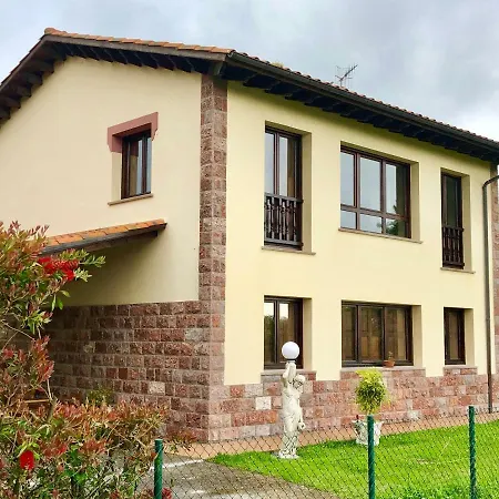 Casa Frente A Los Bufones De Pria Llames de Pría