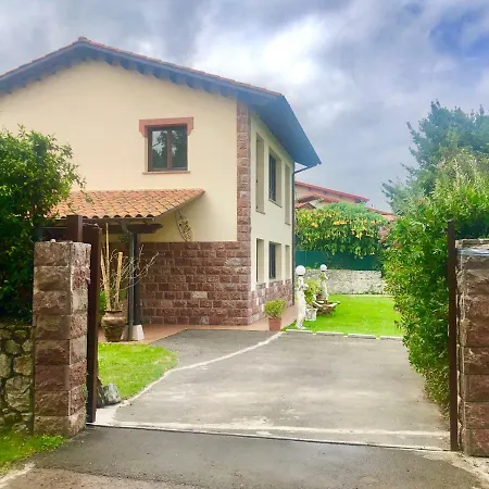 Casa Frente A Los Bufones De Pria Semesterbostad